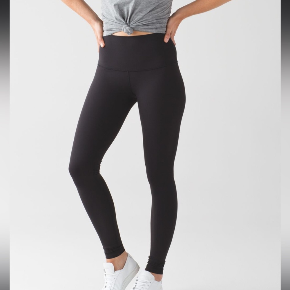Lululemon High Rise Wunder Under black Leggings • size 4